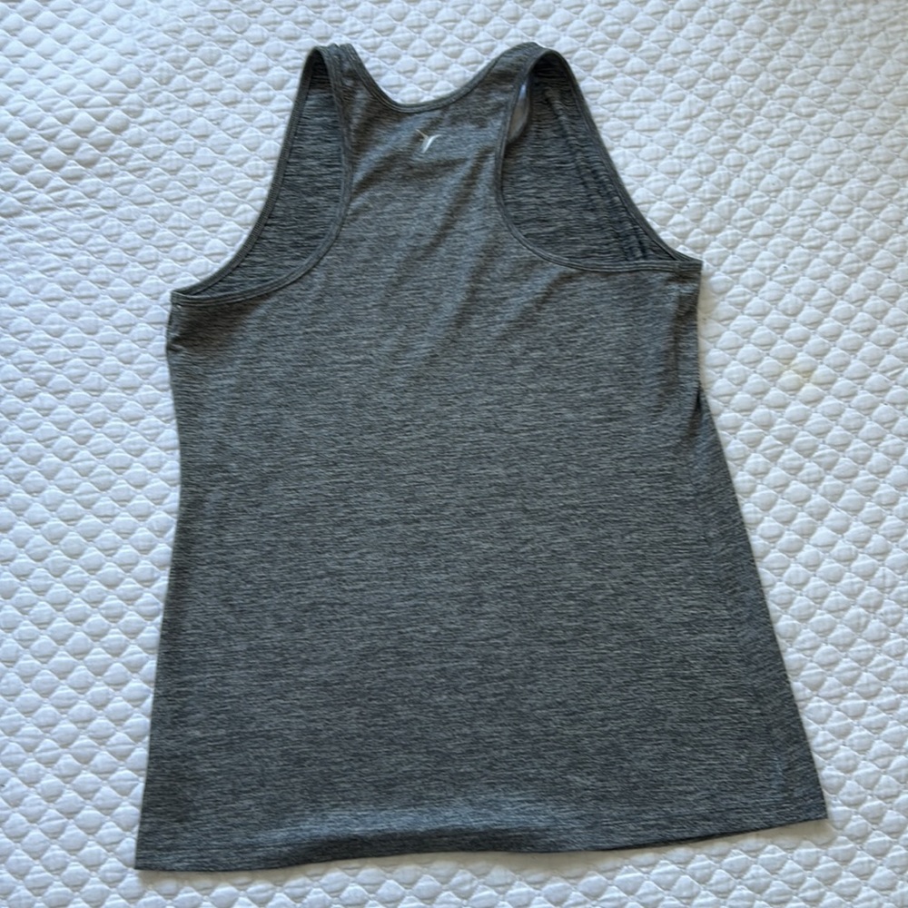 2 old navy active wear tanks - Picture 3 of 5